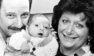 Images Dated 12th May 1989: Mr and Mrs Miriam and Marcus Kaplan of Shirley and their miracle test tube baby Adam