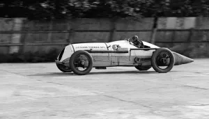 Drivers Gallery: Mr Parry Thomas breaks three world records at Brooklands Leyland Thomas No