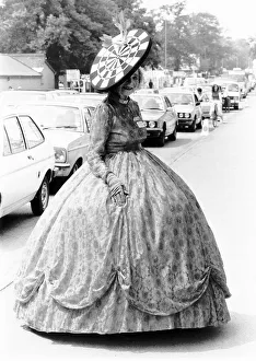 Images Dated 21st June 1984: Mrs Gertrude Shilling at Royal Ascot with a dartboard hat creation June 1984