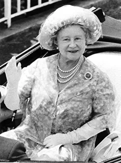 MSI Queen Mother arriving at the course for Royal Ascot 1978 in an open landau MSI Queen Mother arriving at the course for Royal Ascot 1978 in an open landau