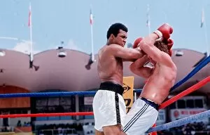 Images Dated 1st July 1975: Muhammad Ali (Cassius Clay) v Joe Bugner. 30th June 1975. Kuala Lumpur, Malaysia