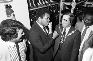 Muhammad Ali meets the Mayor of Dudley. 11th August 1983 Muhammad Ali meets the Mayor of Dudley. 11th August 1983