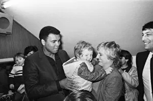 Images Dated 7th May 1984: Muhammad Ali at Nuneaton. The boxing legend brought his own kind of magic to thrill
