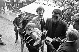 Images Dated 7th May 1984: Muhammad Ali at Nuneaton. The boxing legend brought his own kind of magic to thrill