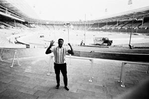 Images Dated 21st April 2011: Muhammad Ali seen here at Wembley looking at the preparations for his defence of his