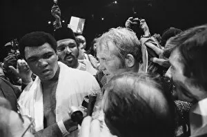 Images Dated 24th May 1976: Muhammad Ali vs Richard Dunn at the Olympiahalle, Munich, Germany