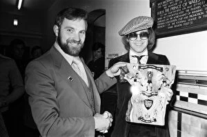 Images Dated 25th October 1977: Musician and Watford FC chairman Elton John is presented with a special Jubilee plaque