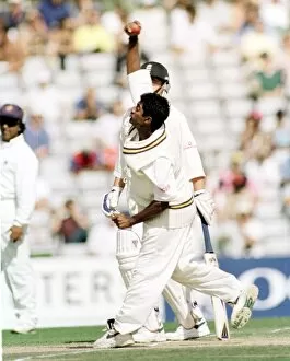 Images Dated 31st August 1998: Muttiah Muralitharan Sri Lanka bowler August 1998 bowling against England in