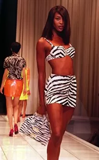 Images Dated 5th October 1995: NAOMI CAMPBELL MODELS VERSUS BY VERSACE