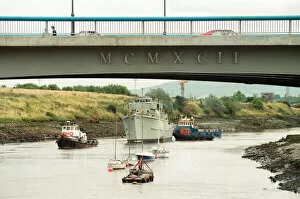 Images Dated 22nd August 1993: Former Navy Minehunter HMS Kellington being towed underneath the Princess of Wales Bridge