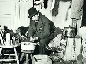 Images Dated 7th May 1971: Ned Webb peeling a potato in his small room adjoining a disused stable on a deserted farm
