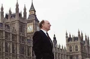 Images Dated 2nd April 1992: Neil Kinnock on the campaign trail in London. 2nd April 1992