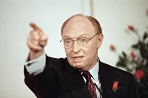 Images Dated 18th March 1992: Neil Kinnock launches the Labour Party manifesto 'It