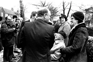 Images Dated 9th January 1987: Neil Kinnock during a visit to Tyneisde 9 January 1987 - Neil meeting