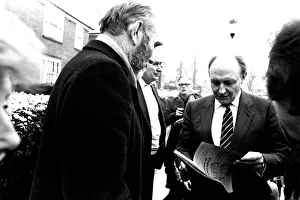 Images Dated 9th January 1987: Neil Kinnock during a visit to Tyneisde 9 January 1987 - Neil meeting