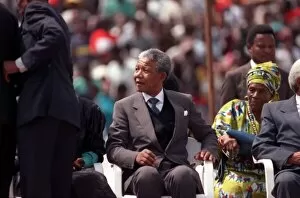 Nelson Mandela leader of ANC released from prison 1990 salute the crowd with his