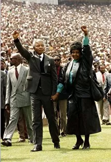 Images Dated 13th February 1990: Nelson Mandela leader of ANC released from prison 1990 salutes the crowd with his