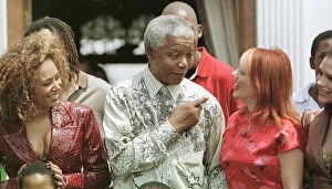 Images Dated 1st November 1997: Nelson Mandela South African President November 1997 : meets Spice Girls November