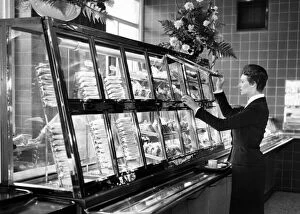 New refrigerated self service snack bar at St Pancreas Station, London, 15th October 1959