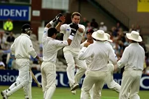 Images Dated 5th August 1999: New Zealand Pace Bowler Dion Nash Is Mobbed By Team-Mattes After Trapping Graeme Hick Lbw