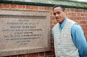 Jonah Lomu Collection: New Zealand rugby player Jonah Lomu visiting Rugby. Pictured at the Webb Ellis plaque at