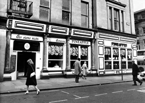Newcastle public houses (pubs / pub) - The Pineapple. 4th September, 1987 Newcastle public houses (pubs / pub) - The Pineapple. 4th September, 1987
