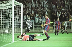 Images Dated 17th September 1997: Newcastle United 3-2 Barcelona, UEFA Champions League Group C match at St James Park