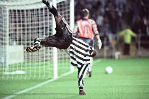 Images Dated 17th September 1997: Newcastle United 3-2 Barcelona, UEFA Champions League Group C match at St James Park