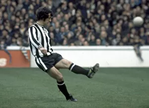 Images Dated 1st October 1974: Newcastle United midfielder Terry Hibbitt in action for his team. October 1974