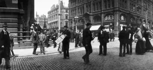 Images Dated 19th December 2014: A newspaper seller in Bank Street, Manchester. Circa 1905