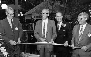Images Dated 13th October 1986: Nicholas Ridley cuts the ribbon to open the MetroCentre watched by (left to right