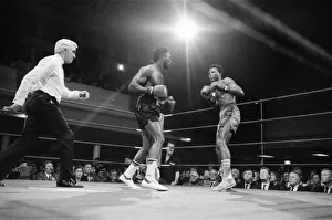 Images Dated 27th January 1988: Nigel Benn vs Fermin Chirino at York Hall, Bethnal Green London
