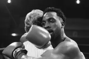 Images Dated 27th January 1988: Nigel Benn vs Fermin Chirino at York Hall, Bethnal Green London