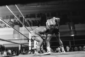Images Dated 27th January 1988: Nigel Benn vs Fermin Chirino at York Hall, Bethnal Green London