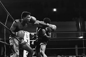 Images Dated 27th January 1988: Nigel Benn vs Fermin Chirino at York Hall, Bethnal Green London