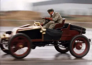 Images Dated 9th July 1992: Nigel Mansell Formula One racing driver races in 1902 Renault