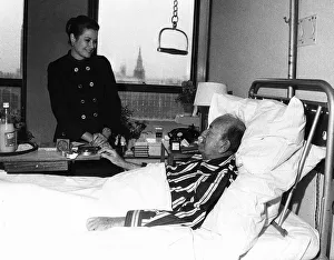 Noel Coward actor is visited by Princess Grace of Monaco at St Thomas' Noel Coward actor is visited by Princess Grace of Monaco at St Thomas'