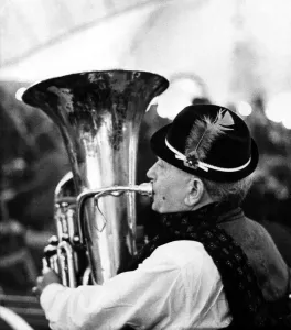 North East Festivals Playing away to keep himself warm is a member of the German North East Festivals Playing away to keep himself warm is a member of the German
