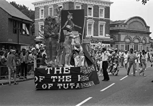 Images Dated 26th August 1984: Notting Hill Carnival August 1984 Men, women and children dancing