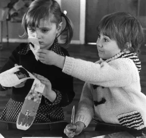 Images Dated 29th November 1978: Nursery Children, Joanne Little and Nathan Scott, cutting paper, 29th November 1978