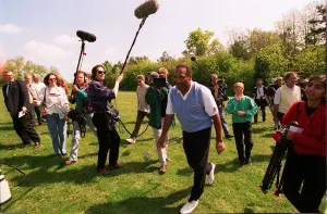 OJ Simpson is surrounded by the press as he plays golf on his English visit OJ Simpson is surrounded by the press as he plays golf on his English visit