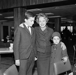 00876 Gallery: Olivia De Havilland at London Airport with her children Benjamin