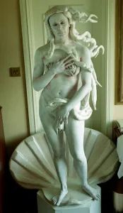 Pamela Sinclair Living Statue September 1999 - Owner of Still Life Statues based in Pamela Sinclair Living Statue September 1999 - Owner of Still Life Statues based in
