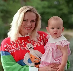 Images Dated 18th May 1989: Pamela Stephenson May 1989 - actress, comedian and mother, pictured with daughter
