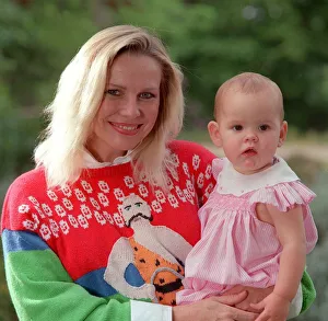 Images Dated 18th May 1989: Pamela Stephenson May 1989 - actress, comedian and mother, pictured with daughter