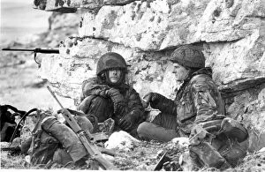 1982 Collection: PARATROOPERS HUDDLE AGAINST THE ROCKS ON MOUNT LONGDON DURING THE FALKLANDS WAR