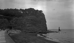 Dawlish Gallery: Parson and Clerk rock, near the towns of Teignmouth and Dawlish, Devon. 1926