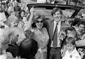 Images Dated 15th May 1982: Pat Phoenix, Actress, 15th May 1982, in Slough to support Labour candidate Tony Blair