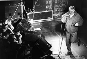 01228 Gallery: Paul Heaton lead singer of the Housemartins playing to packed house at Hull City Hall