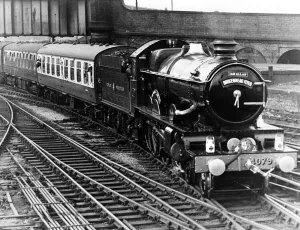 00611 Gallery: The Pendennis Castle glides into Chester Station. The train had been chartered to give a
